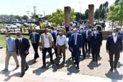 Bilal Erdoğan, Malazgirt Zaferi etkinlikleri öncesi Ahlat'ta Bilal Erdoğan, Malazgirt Zaferi etkinlikleri öncesi Ahlat'ta