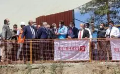 Binali Yıldırım, Erzincan'da yapımı devam kamu yatırımlarını inceledi Binali Yıldırım, Erzincan'da yapımı devam kamu yatırımlarını inceledi