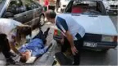 Bisikletliye çarpan 63 yaşındaki ehliyetsiz kadın sürücünün bahanesi 'pes' dedirtti Bisikletliye çarpan 63 yaşındaki ehliyetsiz kadın sürücünün bahanesi 'pes' dedirtti