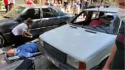 Bisikletliye çarpan 63 yaşındaki ehliyetsiz kadın sürücünün bahanesi 'pes' dedirtti Bisikletliye çarpan 63 yaşındaki ehliyetsiz kadın sürücünün bahanesi 'pes' dedirtti