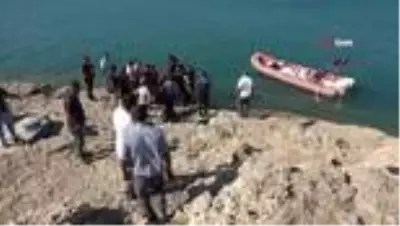 Boğulma tehlikesi atlatan oğluna nefes verdi, hayata döndürdü Boğulma tehlikesi atlatan oğluna nefes verdi, hayata döndürdü