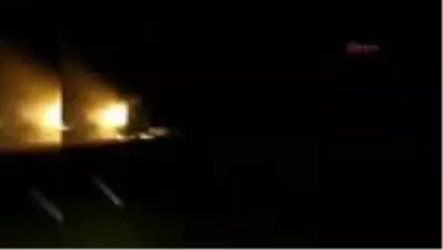 BURSA Kağıt yüklü TIR'ın dorsesi yandı BURSA Kağıt yüklü TIR'ın dorsesi yandı