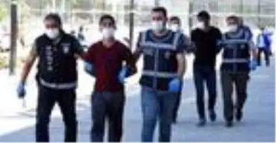 Son dakika haber... 'Çekin, çekin para kazanın' diyen gaspçı 2 kardeş, tutuklandı Son dakika haber... 'Çekin, çekin para kazanın' diyen gaspçı 2 kardeş, tutuklandı