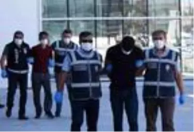 Son dakika haber... 'Çekin, çekin para kazanın' diyen gaspçı 2 kardeş, tutuklandı Son dakika haber... 'Çekin, çekin para kazanın' diyen gaspçı 2 kardeş, tutuklandı