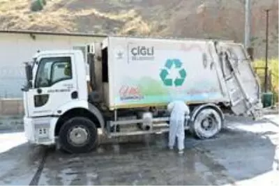 Çiğli'de çöp kamyonlarına korona virüs dezenfeksiyonu Çiğli'de çöp kamyonlarına korona virüs dezenfeksiyonu