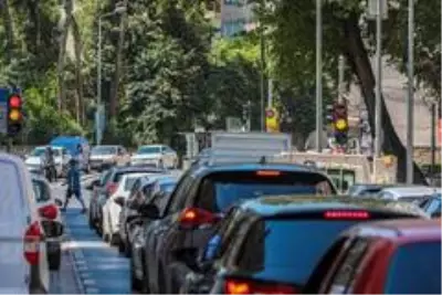 Denizli'de trafik ışıklarıyla 'Maskeni Tak' çağrısı Denizli'de trafik ışıklarıyla 'Maskeni Tak' çağrısı
