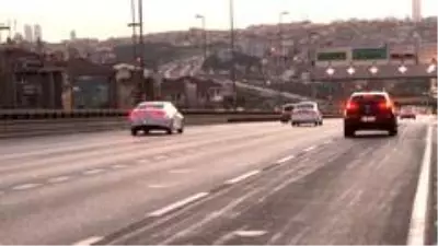 Edirnekapı üst geçidinin ilk etabının tamamlanmasıyla kapatılan şeritler trafiğe açıldı Edirnekapı üst geçidinin ilk etabının tamamlanmasıyla kapatılan şeritler trafiğe açıldı