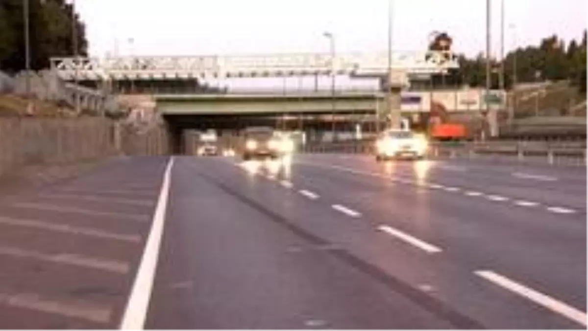 Edirnekapı üst geçidinin ilk etabının tamamlandı,şeritler trafiğe açıldı