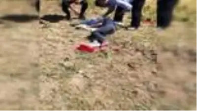 Son dakika haber: ERZİNCAN Tarlaya savrulan araçta anne öldü, eşi ve 3 çocuğu yaralandı Son dakika haber: ERZİNCAN Tarlaya savrulan araçta anne öldü, eşi ve 3 çocuğu yaralandı