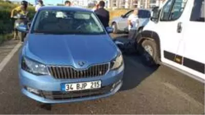 Son dakika haber! Feci kaza: Motosikletli kurye minibüse çarpıp otomobilin camına uçtu Son dakika haber! Feci kaza: Motosikletli kurye minibüse çarpıp otomobilin camına uçtu
