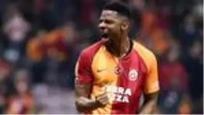Maaşını 850 bin euroya indiren Ryan Donk, G.Saray'la 1 yıllık yeni sözleşme imzaladı Maaşını 850 bin euroya indiren Ryan Donk, G.Saray'la 1 yıllık yeni sözleşme imzaladı