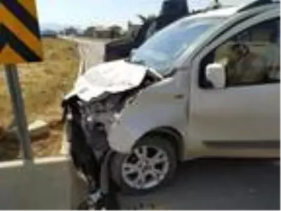 Son dakika haberi: Hafif ticari araçla çarpışan zırhlı polis aracı devrildi Son dakika haberi: Hafif ticari araçla çarpışan zırhlı polis aracı devrildi