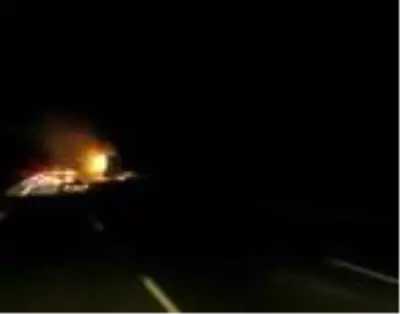 Kağıt yüklü TIR'ın dorsesi yandı Kağıt yüklü TIR'ın dorsesi yandı