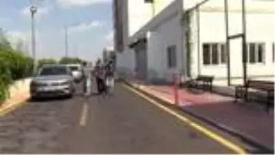 Kardeşini bıçakla yaralayan kişi tutuklandı Kardeşini bıçakla yaralayan kişi tutuklandı