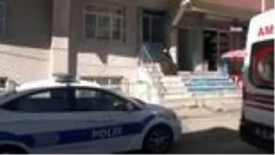 Küçükçekmece'de feci olay...Annesinin intihar ettiğini gören oğlu da bileklerini keserek intihara... Küçükçekmece'de feci olay...Annesinin intihar ettiğini gören oğlu da bileklerini keserek intihara...