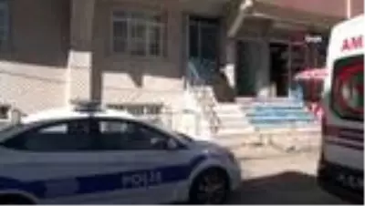 Küçükçekmece'de feci olay...Annesinin intihar ettiğini gören oğlu da bileklerini keserek intihara... Küçükçekmece'de feci olay...Annesinin intihar ettiğini gören oğlu da bileklerini keserek intihara...