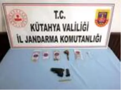 Son dakika haberi... Kütahya'da uyuşturucu ticaretine 3 tutuklama Son dakika haberi... Kütahya'da uyuşturucu ticaretine 3 tutuklama