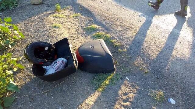 Minibüse çarpan motosikletli kurye, karşı şeritten gelen otomobilin camına fırladı Minibüse çarpan motosikletli kurye, karşı şeritten gelen otomobilin camına fırladı