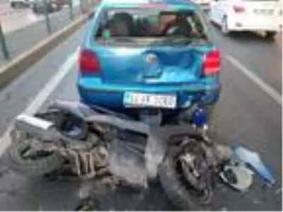 Motosiklet otomobile çarptı: 2 yaralı Motosiklet otomobile çarptı: 2 yaralı