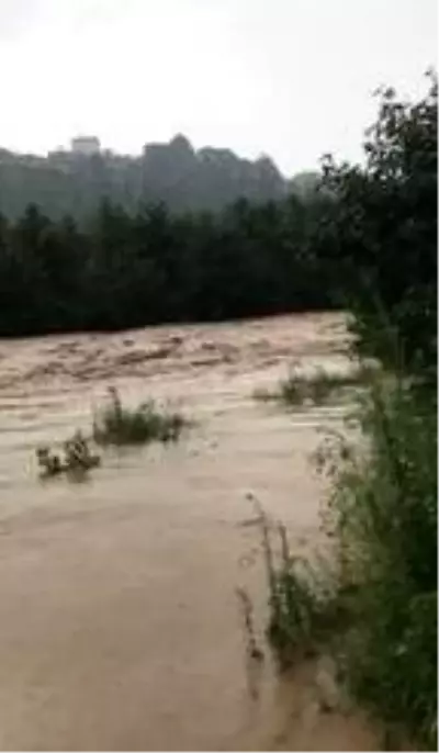 Son dakika! Of'ta sel ve heyelan