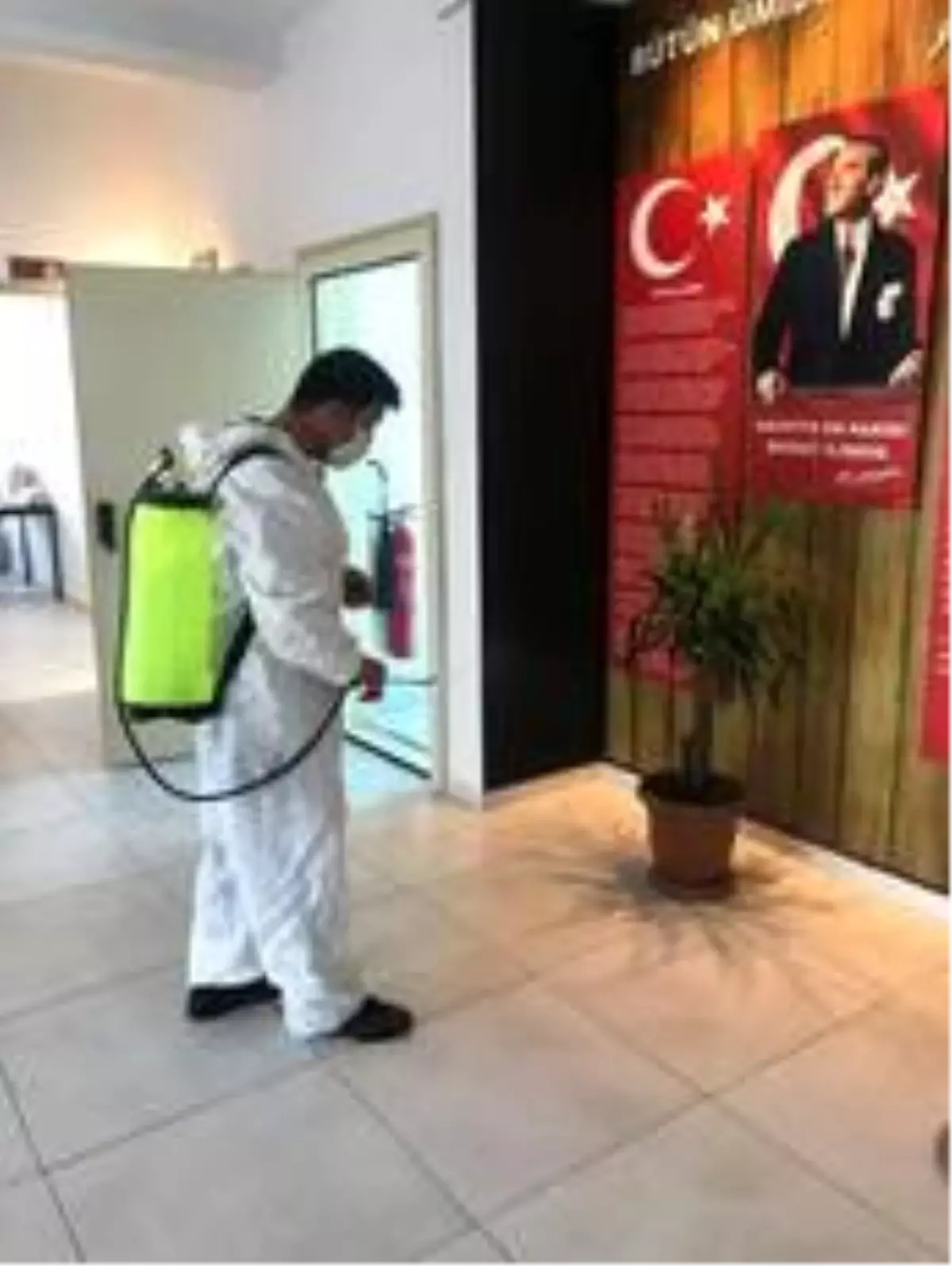 Özel okulda her gün dezenfekte yapılıyor