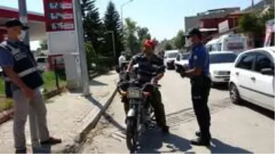 Son dakika haberi: Polis kontrolünden kaçmak için whatsapp grubu kurdular Son dakika haberi: Polis kontrolünden kaçmak için whatsapp grubu kurdular