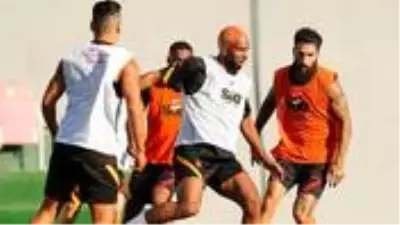 Son Dakika: Galatasaray'da iki futbolcunun koronavirüs testi pozitif çıktı Son Dakika: Galatasaray'da iki futbolcunun koronavirüs testi pozitif çıktı