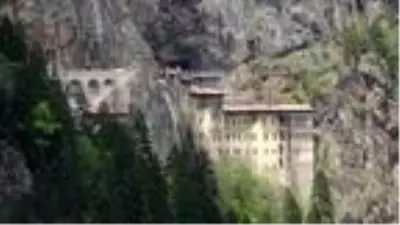 Sümela Manastırı'nda 5 yıl aradan sonra yapılacak ayin için geldiler Sümela Manastırı'nda 5 yıl aradan sonra yapılacak ayin için geldiler