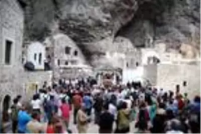 Sümela Manastırı'nda 5 yıl aradan sonra yapılacak ayin için geldiler Sümela Manastırı'nda 5 yıl aradan sonra yapılacak ayin için geldiler