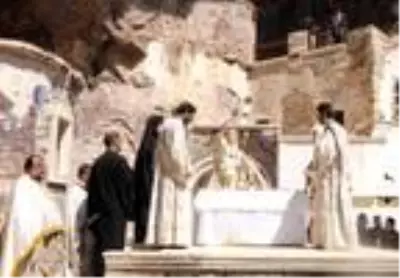 Sümela Manastırı'nda 5 yıl aradan sonra yapılacak ayin için geldiler Sümela Manastırı'nda 5 yıl aradan sonra yapılacak ayin için geldiler