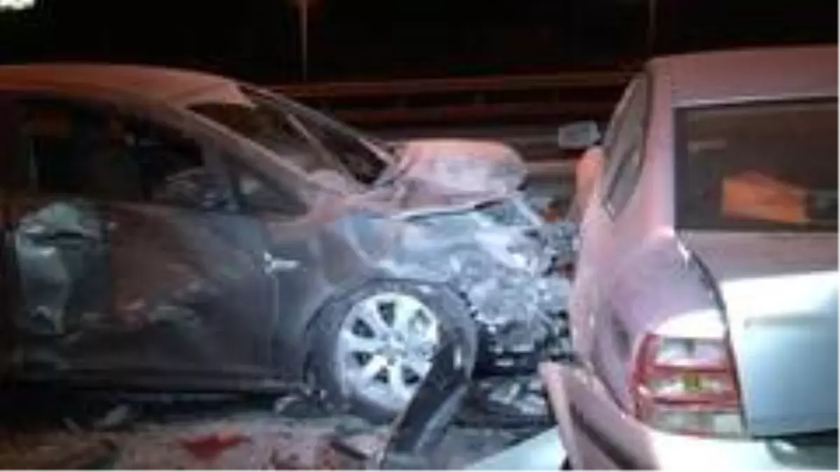 Son dakika haberi... TEM'de zincirleme trafik kazası: 2 yaralı