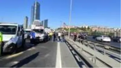 TEM Otoyolu'nda feci kaza! İki kişi ezilerek can verdi TEM Otoyolu'nda feci kaza! İki kişi ezilerek can verdi