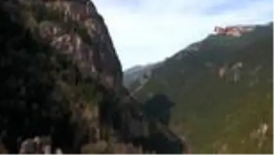 TRABZON Sümela Manastırı'nda 5 yıl aradan sonra ilk kez yapılacak ayine az sayıda turist katılacak TRABZON Sümela Manastırı'nda 5 yıl aradan sonra ilk kez yapılacak ayine az sayıda turist katılacak