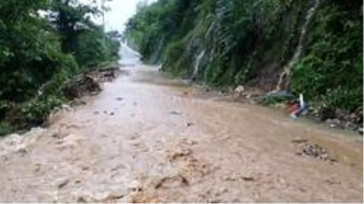 Son dakika haber... Trabzon'un Of ilçesinde şiddetli yağış