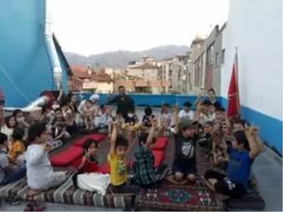 Türkmen minikler sinemayla tanıştı Türkmen minikler sinemayla tanıştı