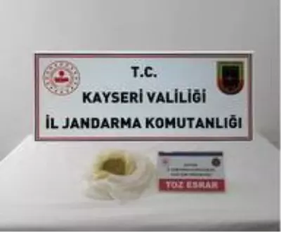 Son dakika haberleri! Üzerinden toz esrar çıkan şahıs gözaltına alındı Son dakika haberleri! Üzerinden toz esrar çıkan şahıs gözaltına alındı