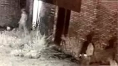 Yeni evli çift balayındayken evlerinden aldıkları haberle yıkıldı Yeni evli çift balayındayken evlerinden aldıkları haberle yıkıldı