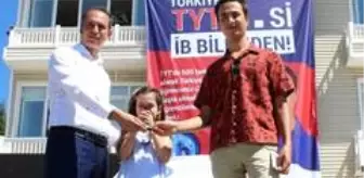 Koç Üniversitesi: YKS'de birinci olan öğrencisine 450 bin liralık lüks aracını hediye etti Koç Üniversitesi: YKS'de birinci olan öğrencisine 450 bin liralık lüks aracını hediye etti