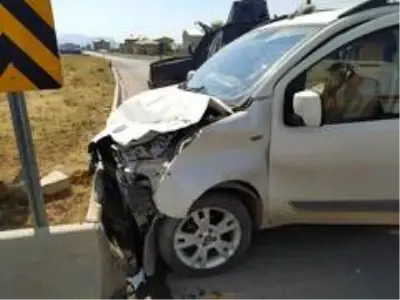 Son Dakika | Yüksekova'da kaza yapan zırhlı polis aracı yan yattı Son Dakika | Yüksekova'da kaza yapan zırhlı polis aracı yan yattı