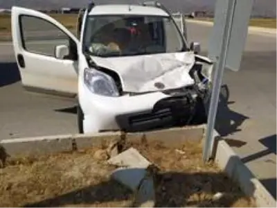 Son Dakika | Yüksekova'da kaza yapan zırhlı polis aracı yan yattı Son Dakika | Yüksekova'da kaza yapan zırhlı polis aracı yan yattı