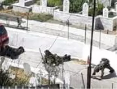 Yunan askerleri, Batı Trakya'daki Türk köyünde silahlı tatbikat yaptı Yunan askerleri, Batı Trakya'daki Türk köyünde silahlı tatbikat yaptı