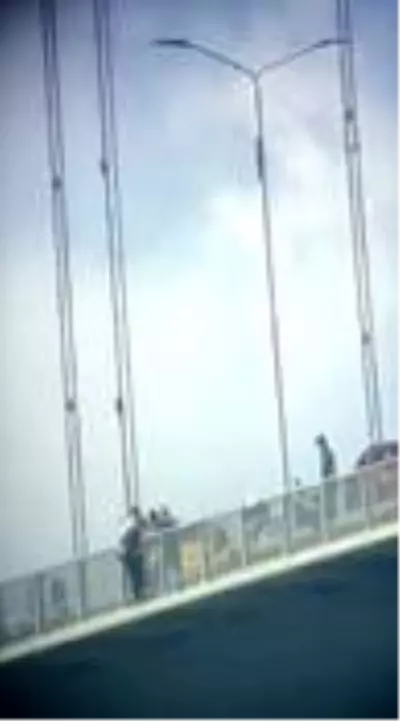 Son dakika haberi: 15 Temmuz Şehitler Köprüsü'nde intihar girişimi Son dakika haberi: 15 Temmuz Şehitler Köprüsü'nde intihar girişimi