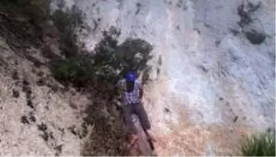 Son dakika 3. sayfa: 300 metrelik uçuruma yuvarlandı 6 saatte kurtarıldı Son dakika 3. sayfa: 300 metrelik uçuruma yuvarlandı 6 saatte kurtarıldı