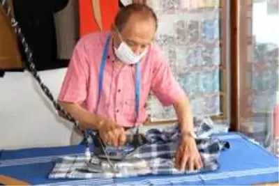 75 yaşındaki terzi Yücel ustanın meslek aşkı hayran bırakıyor 75 yaşındaki terzi Yücel ustanın meslek aşkı hayran bırakıyor