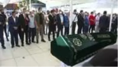 AK Parti Grup Başkanvekili Akbaşoğlu'nun babası son yolculuğuna uğurlandı AK Parti Grup Başkanvekili Akbaşoğlu'nun babası son yolculuğuna uğurlandı