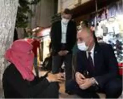 Vali, atık toplarken gördüğü aile için aracını durdurup talimat verdi: Her türlü ihtiyacını karşılayın Vali, atık toplarken gördüğü aile için aracını durdurup talimat verdi: Her türlü ihtiyacını karşılayın