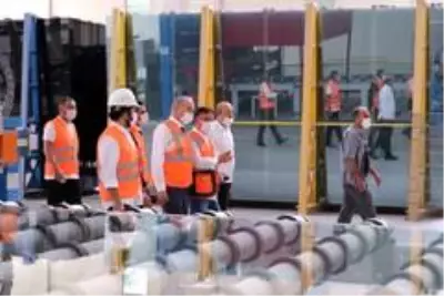 Başkan Özlü, cam fabrikasında incelemelerde bulundu Başkan Özlü, cam fabrikasında incelemelerde bulundu