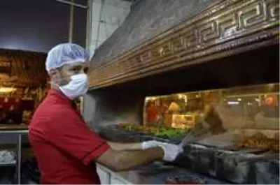 Bu işletmede gelenek ve Korona tedbirleri bir arada Bu işletmede gelenek ve Korona tedbirleri bir arada
