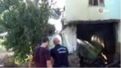 Son dakika! Çankırı'da yangından zarar gören 2 ev kullanılamaz hale geldi Son dakika! Çankırı'da yangından zarar gören 2 ev kullanılamaz hale geldi