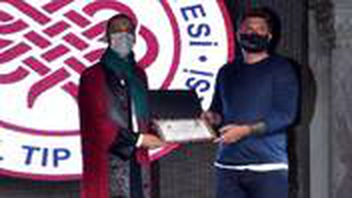 Koronavirüs nedeniyle yaşamını yitiren Cemil Taşçıoğlu'nun diploması 43 yıl sonra oğluna verildi